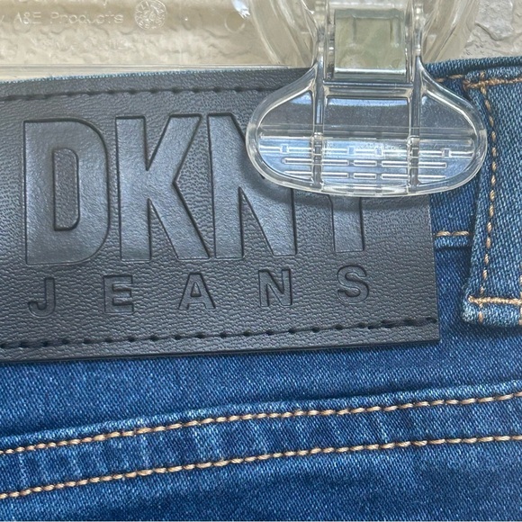 NWT DKNY Girls Full Length Regular Rise Stretch Denim Jeans 14 - Endless Sky - Picture 7 of 10